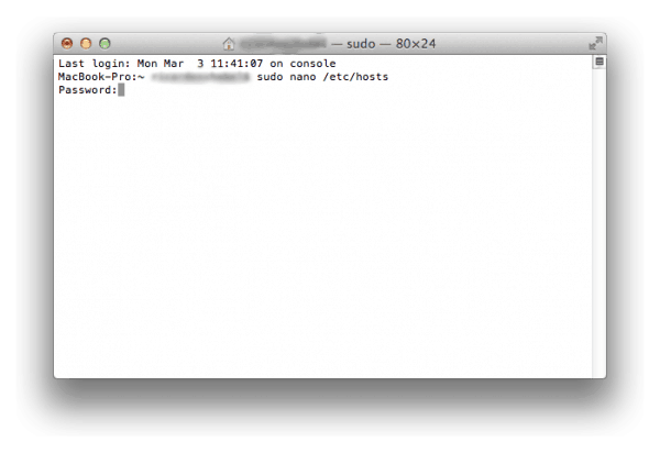 Das Terminal verlangt das Benutzerkennwort vor der Bearbeitung der hosts-Datei